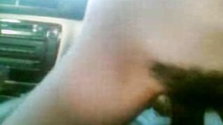 العنتيل شقط مموس من تحت الكوبري و خدها معا في العربيه ع سكس مصري شان تريحلوا زبر مص ولحس طلعها قعدها علي زبر وهو سايق