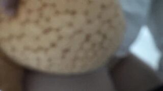 المموس ماسكه الدبدوب و بتكلم عشيقها فيديو و بتقولوا نف سكس مصري سي زبرك يكون مكان الدبدوب تحط ما بين بزازي وجوا طيزي