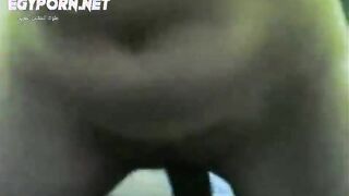 القحبه الممحونه نايمه في حضن جارها الزبير مسكها  سكس مصري نازل بوس ولحس في جسمها كله فشخ كسها الممحون نيك عنيف