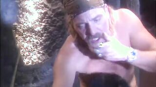 تمثيل فيلم سكس تاريخي مع القحبه نتالي جون الممحونه اللبوه فشخ سكس مصري  رجلها و بتفرك في كسها والعنتيل فاشخ خرم طيزها بعبصه