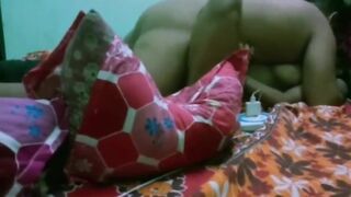 العرص غفل عشيقتوا و صورها فيديو و هو فاشخ بزازها مص  سكس مصري و لحس و بيبعبص في كسها الممحون القحبه كسها اتفشخ نيك