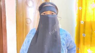 الشغاله المربربه ام كس كبير عجبت صاحب البيت الفحل استغ سكس مصري ل غياب مراته و خد الشغاله علي الغرفه فشخ كسها الهايج