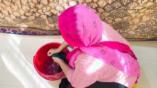 الجزء التاني المموس اقنعت جوزها العنتيل ينكها في الحمام و  سكس مصري هي بتغسل اللبوه نامت علي الارص وفلقست طيزها المربربه