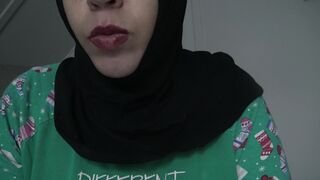اوسخ كلام سكس و شرمطه مع المموس مروه الممحونه الش سكس مصري رموطه فاتحه لايف عماله تتعالق و تتشرمط علي المتابعين