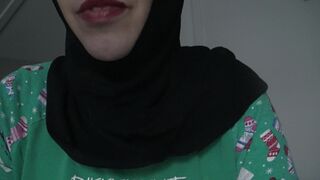 اوسخ كلام سكس و شرمطه مع المموس مروه الممحونه الش سكس مصري رموطه فاتحه لايف عماله تتعالق و تتشرمط علي المتابعين