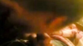 الشرموطه الممحونه قعده مع عشيقها في الاوضه و مسكه سكس مصري  زبر عماله تلعب بلسانها في الراس فشخها نيك خلفي عنيف
