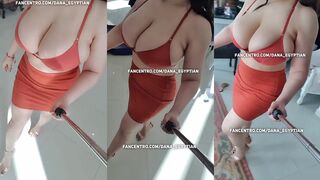 القحبه الامريكيه الحيحانه بتصور نفسها سيلفي وهو ل سكس مصري ابسه فستان جامد فشخ و بتجري عشان تهز بزازها المربربه