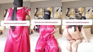 الشرموطه الممحونه ام كس هايج بتكلم حبيبها فيديو كو سكس مصري ل وهي لبس عبايه بلدي و فشخ كسها الهايج بتفرجوا عليها
