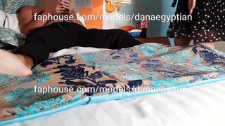 المموس الحيحانه خلات جوزها قاعد ما سك التلفون دخلت عليه سكس مصري  و كسها هايج و عايزه تتناك فضلت تلعب في زبر و بضانوا