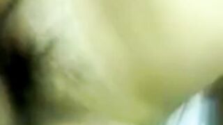 القحبه ام محمد الحيحانه نايمه علي بطنها و عماله تفر سكس مصري ك في زبر العنتيل ما بين بزازها المربربه فشخ كسها نيك