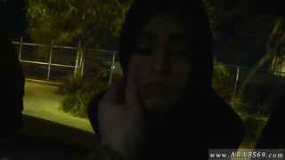 العنتيل شقط لبوه الممحونه من الشارع و خدها علي ا سكس مصري لشقه يدلع كسها  و يريح زبر جواها فشخ كسها الهايج نيك