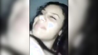 مروه الحيحانه ام كس شرقان قعده علي ركبها و نزله مص و ل سكس مصري حس في زبر وبضان العنتيل لحد ما غرق وشها لبن و بهدلها