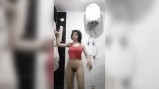 مموس اندر ايدج صغيره في السن كسها مشعر دخلت الحمام تكلم صاح سكس مصري بها فيديو كوول وهي عريانه ملط و بترقصلوا وتهز بزازها