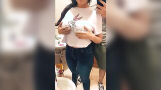 القحبه الممحونه ام كس شرقان بتحب تتصور وهي في الحمام  سكس مصري و بتتناك قعده علي ركبها نزله مص ولحس في زبر و بضانوا