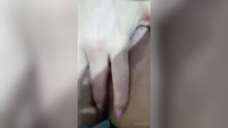 لبوه ممحونه كبيره في السن بتكلم عشيقها فيديو كووول بتفر سكس مصري جوا علي بزازها الكبيره و كسها الهايجه وهي بتبعبص فيه