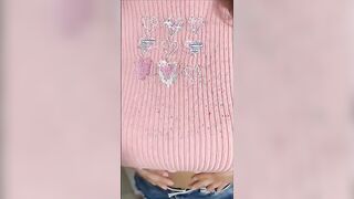 صاحب المحل عجبتوا اللبوه اللي شغاله معا خدها في غرفة الب سكس مصري روفه وخلاها نزلت مص و لحس في زبر و بضانوا قحبه مصريه