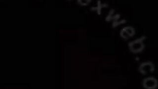 العنتيل شقط المموس الحيحانه و غفلها و صورها فيديو و  سكس مصري هي عريانه ملط و نازل نيك عنيف في كسها الممحون الهايج