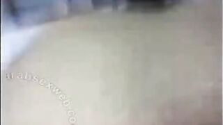 العنتيل شقط المموس الحيحانه و غفلها و صورها فيديو و  سكس مصري هي عريانه ملط و نازل نيك عنيف في كسها الممحون الهايج
