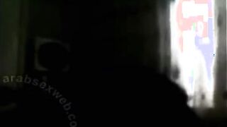 العنتيل شقط المموس الحيحانه و غفلها و صورها فيديو و  سكس مصري هي عريانه ملط و نازل نيك عنيف في كسها الممحون الهايج