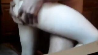 القحبه ام كس هايج واقثفه قدام العنتيل عشيقها عماله  سكس مصري تفرك في كسها ماسكها فلقس طيزها و فشخها نيك خلفي عنيف