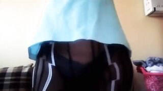 الشرموطه الحيحانه بتكلم صاحبها فيديو كووول بتفرجوا علي سكس مصري  طيزها الصغير و ابزازها اللبوه عماله تتشرمط و تتعالق