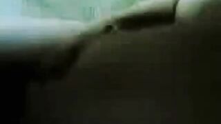 القحبه الممحونه نايمه علي ضهرها و العنتيل راكب فو سكس مصري قيها حاشر زبر كله جوا بوقها و هي عماله تلحس وتمص فيه