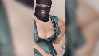 الشرموطه داليا العالقه ام كس هايج عندها استعداد تتنا سكس مصري ك كل ثانيه قعده بتلبس الزبون الكاندوم عشان يفشخ كسها