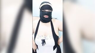 اللبوه داليا عامله مفاجاه ل عشيقها و لابس طقم الشغاله دخ سكس مصري ل عليها لاقيها مفلقس طيزها و بتمسح الارض مسكها فشخها