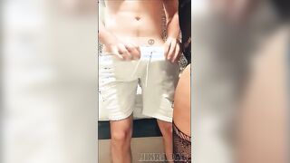 وفاء المموس الهايجه لبس بدله شبك سوداء مفتوحه من  سكس مصري عند كسها فلقست طيزها علي السرير و الفحل فشخ كسها نيك