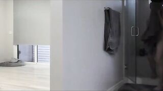 الشرموطه الهايجه واقفه بتتفرج علي ابن جوزها وهو في الحمام وعماله سكس مصري  تفرك في كسها اول ما طلع هيجتوا عليها عشان يريح كسها