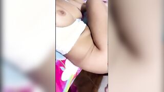 الجزء التاني المموس حنان الحيحانه نايمه علي ضهرها  سكس مصري فاشخ رجلها و الفحل راكب فوقيها نازل رزع بزبر في كسها