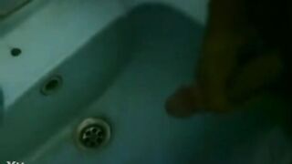 الفحل السعودي بيصور زبر فيديو للمموس صاحبتوا وهو في  سكس مصري الحمام و عمال يفرك في زبر لحد ما نزل لبنوا فحل سعودي