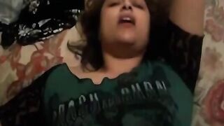 قحبه تونسيه حيحانه كسها هايجه نايمه في الارض علي ضهر سكس مصري ها و عشيقها الفحل فاشخ كسها نيك اللبوه نزلت لبن كتير