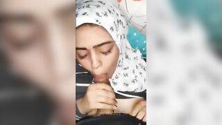 الشرموطه بنت عمتي جاتلي البيت و هي عارفه ان امي مش موجوده فضلت ت سكس مصري هيج فيا لحد ما وقفت زبري و مسكتها نزلت لبني في بوقها