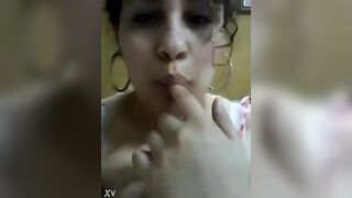 المتناكه وفاء مموس المرج بعت فيديو ل عشيقها و هي نزله مص في  سكس مصري صوابعها و بزازها و تقولوا لو زبرك قدامي هعمل فيه كده